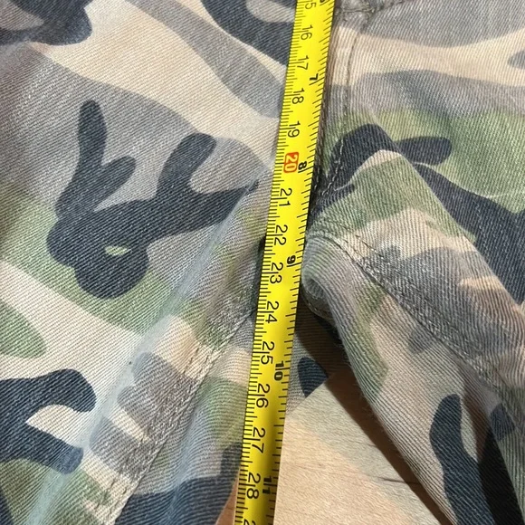 Distressed Black Orchid camo jeans - Picture 9 of 13